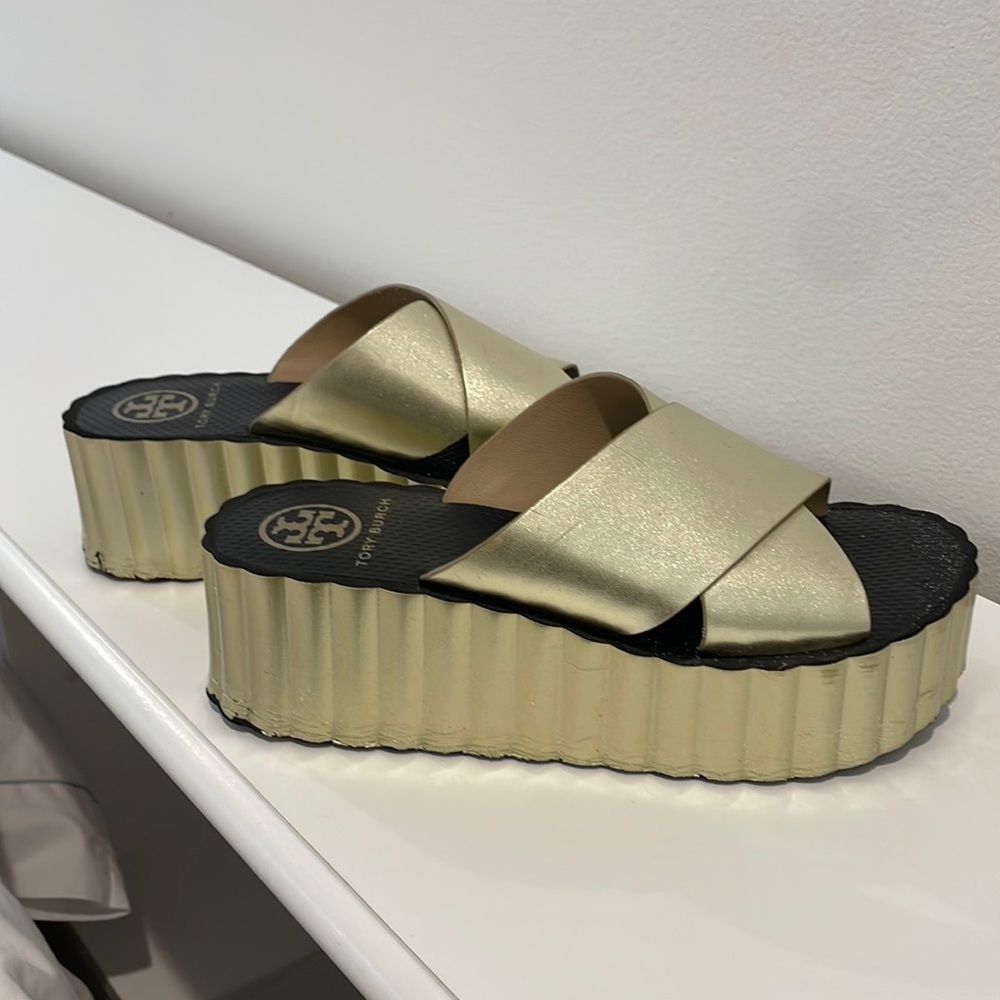 Tory Burch pool slides size 8